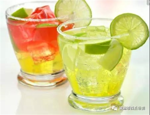 煙臺(tái)波絲蒂學(xué)校7月22日時(shí)尚冰品冷飲咖啡班開(kāi)課啦！