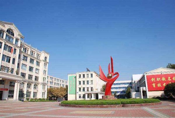 青島中魯中等專業(yè)學(xué)校校址在哪兒？如何報(bào)名？