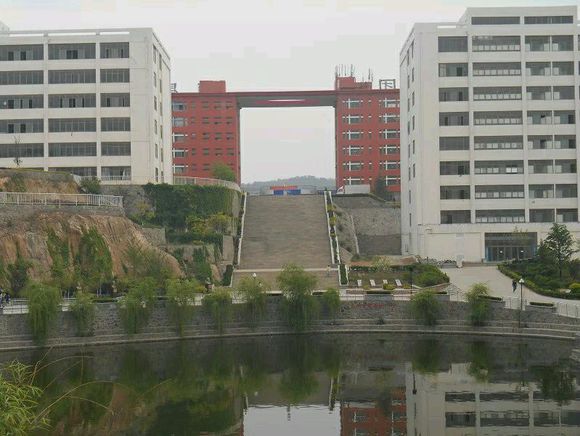 為什么選擇青島恒星科技學院？