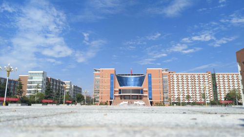 鄭州學(xué)習(xí)軌道交通專業(yè)推薦哪所學(xué)校？