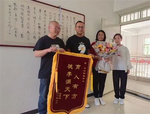 豐潤(rùn)職教中心：大愛(ài)豐潤(rùn)職教，培養(yǎng)雷鋒少年——馬梓碩同學(xué)拾金不昧，為校爭(zhēng)光