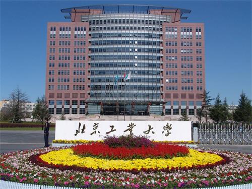 工業(yè)機器人學(xué)校選哪里？