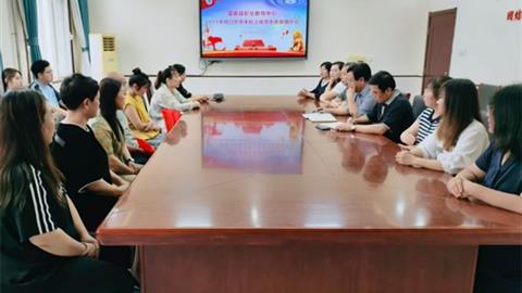 昔日中考“失意”，今朝高考“逆襲” ——灤南職教中心學(xué)子金榜題名，家長(zhǎng)感恩贈(zèng)錦旗